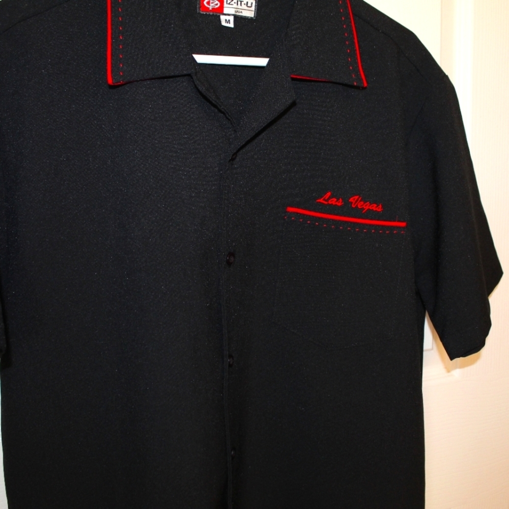 Mens Vintage IZ IT U  button up